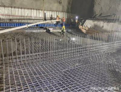 重慶軌道15號(hào)線二期中梁山隧道首板仰拱順利澆筑完成 攻堅(jiān)克難鑄就地下通途